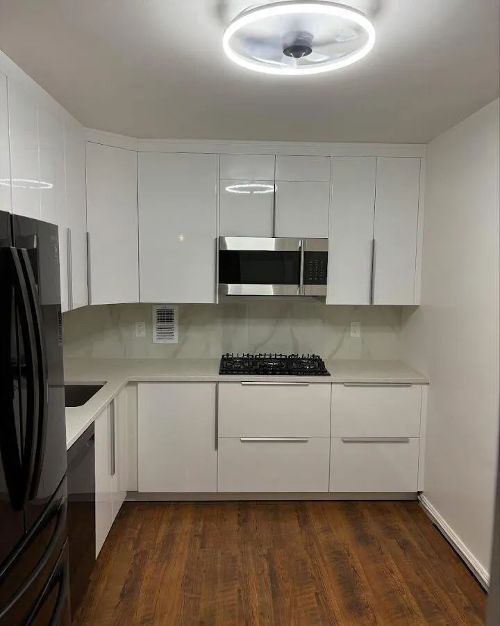Renovated kitchen with quartz countertops in London Grove